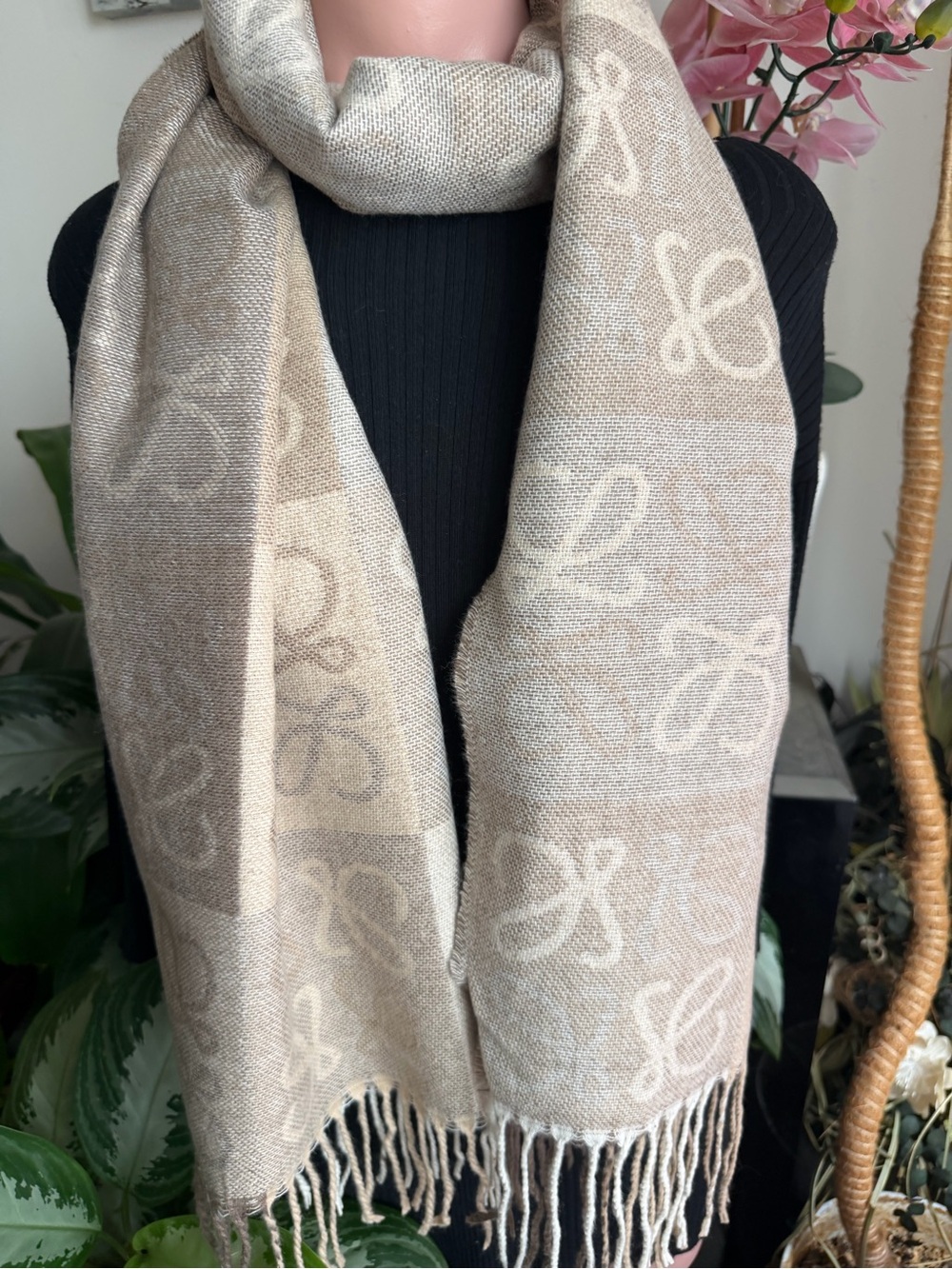 Loewe Beige Two-Tone Logo Cashmere Throw/Shawl Scarf. - Picture 5 of 16